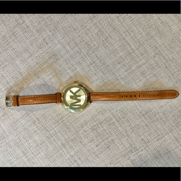 Michael Kors Slim Runway Watch - Picture 11 of 16